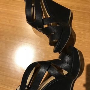 Chinese Laundry Wedges 👸🏽